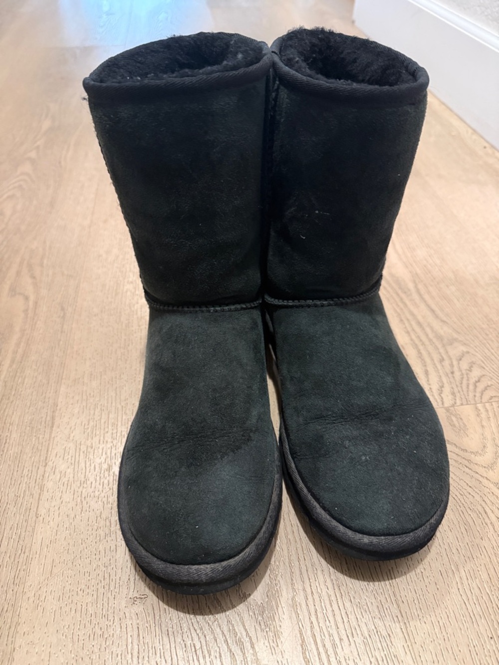 UGG Classic Short Suede Shearling Boot in Black